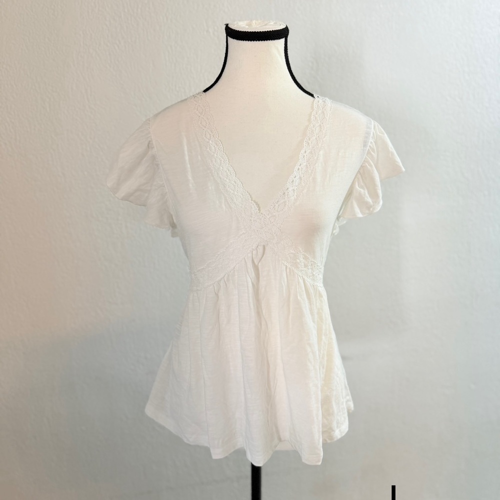 Chic White Lace V-Neck Women's Blouse
